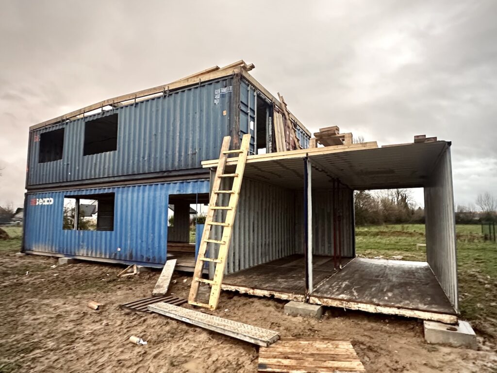 Maison container contemporaine de 168 m² à Beuzeville