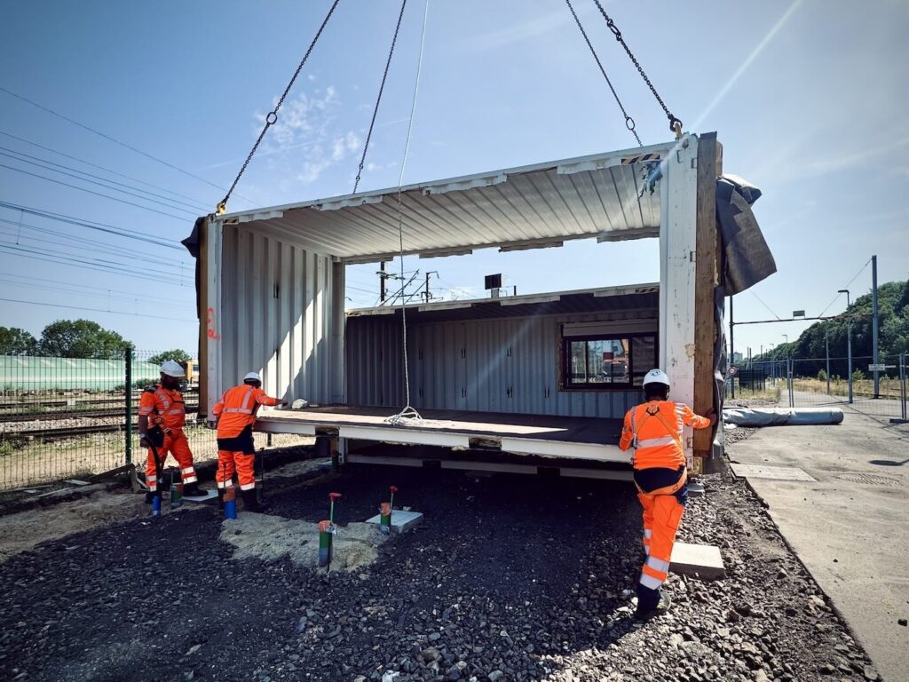 Bâtiments modulaires 145 m² en containers pour la SNCF