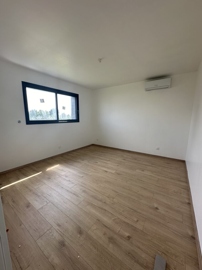 Maison container contemporaine de 168 m² à Beuzeville