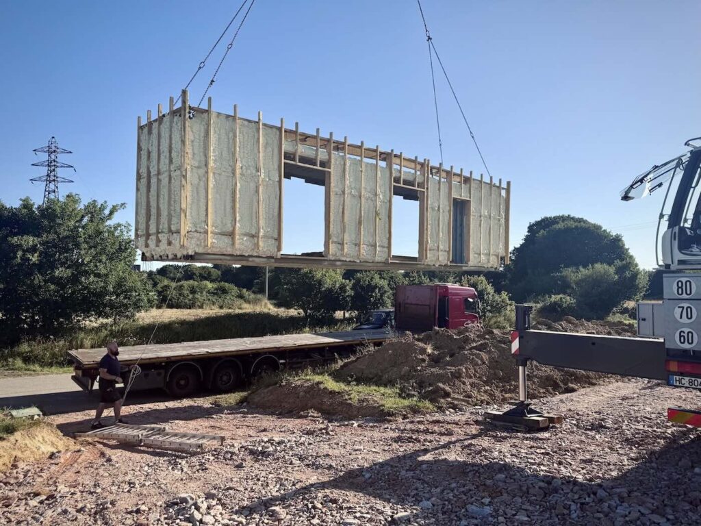 Cabinet de kinésithérapie en containers – Manche