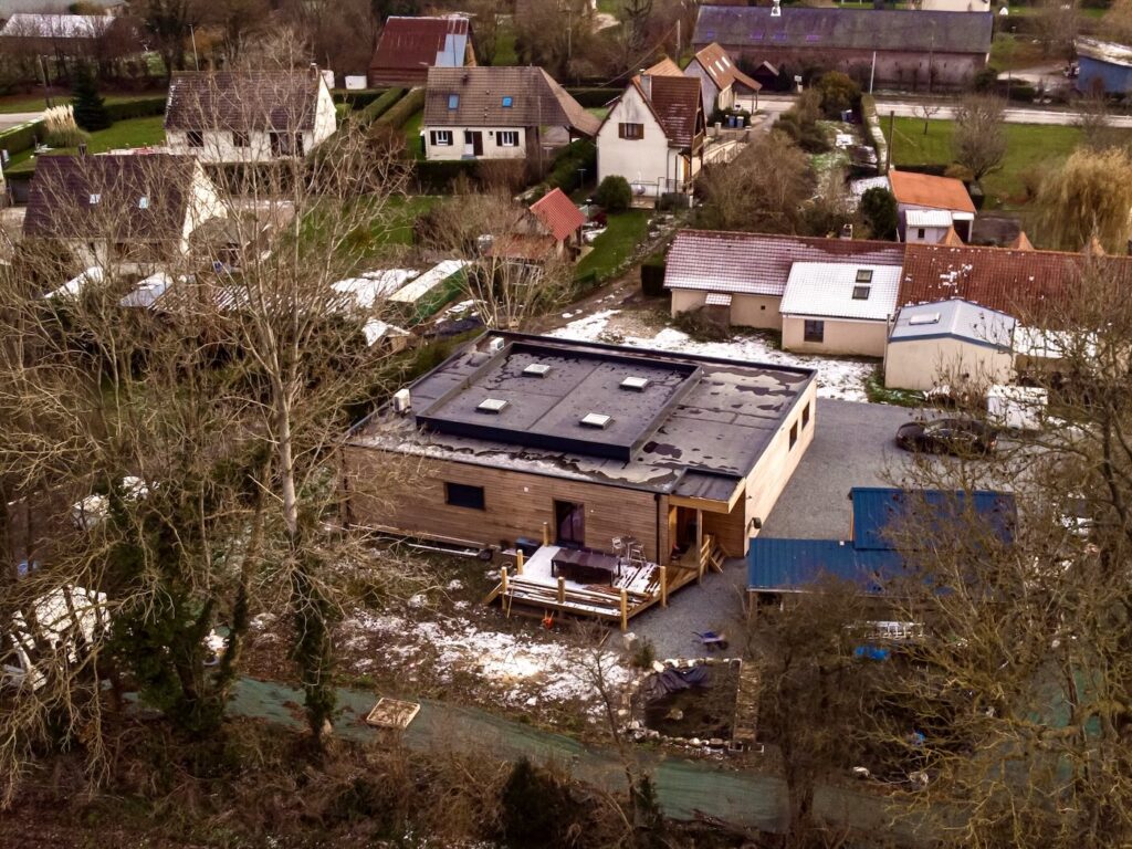 Maison container de 220 m² avec piscine intérieure