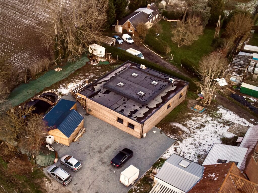 Maison container de 220 m² avec piscine intérieure