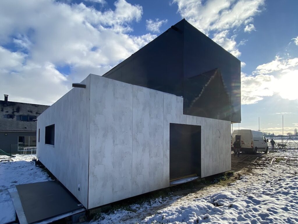 Maison container de 115 m² à Saint-Laurent-de-Brèvedent