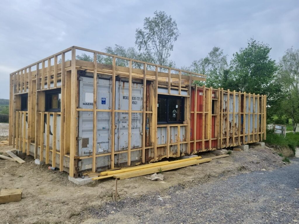 Maison container de 113 m² en L à Maisoncelles-Pelvey