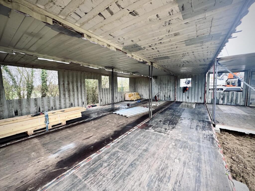 Maison container de 113 m² en L à Maisoncelles-Pelvey