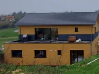 Toit-terrasse aménagé sur une maison container